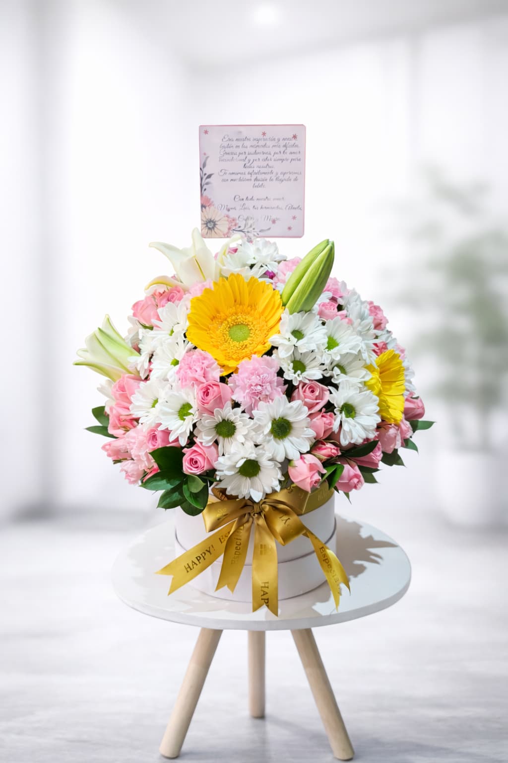 Cilindro Margaritas + Mini Lirios y Gerberas