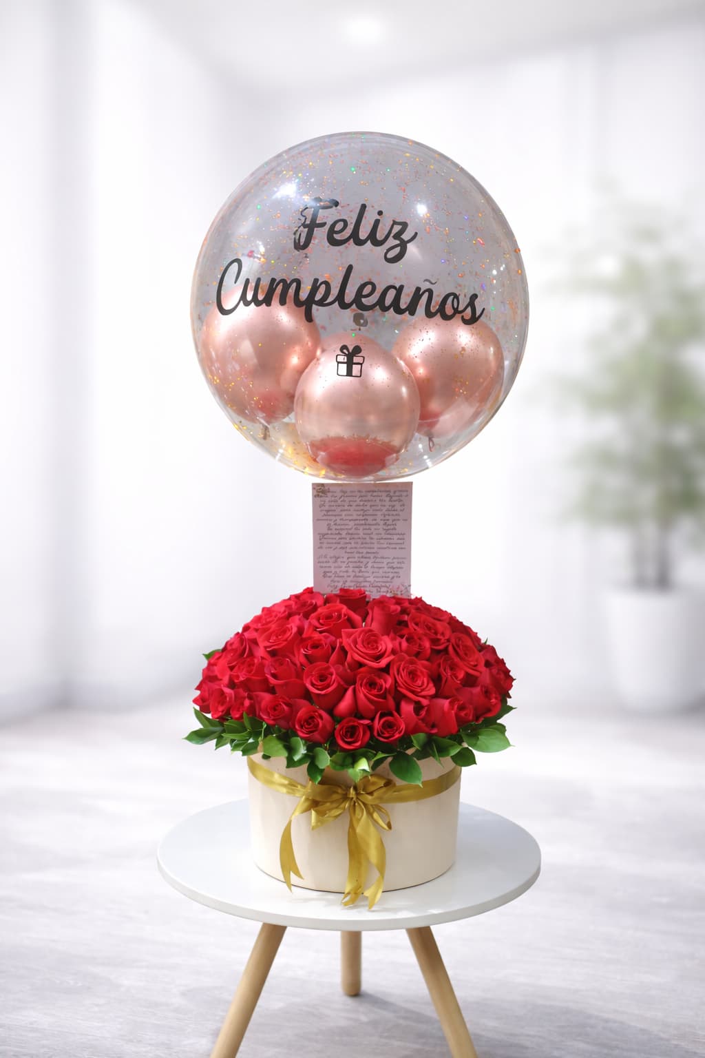Balde 50 Rosas + Globo Personalizado