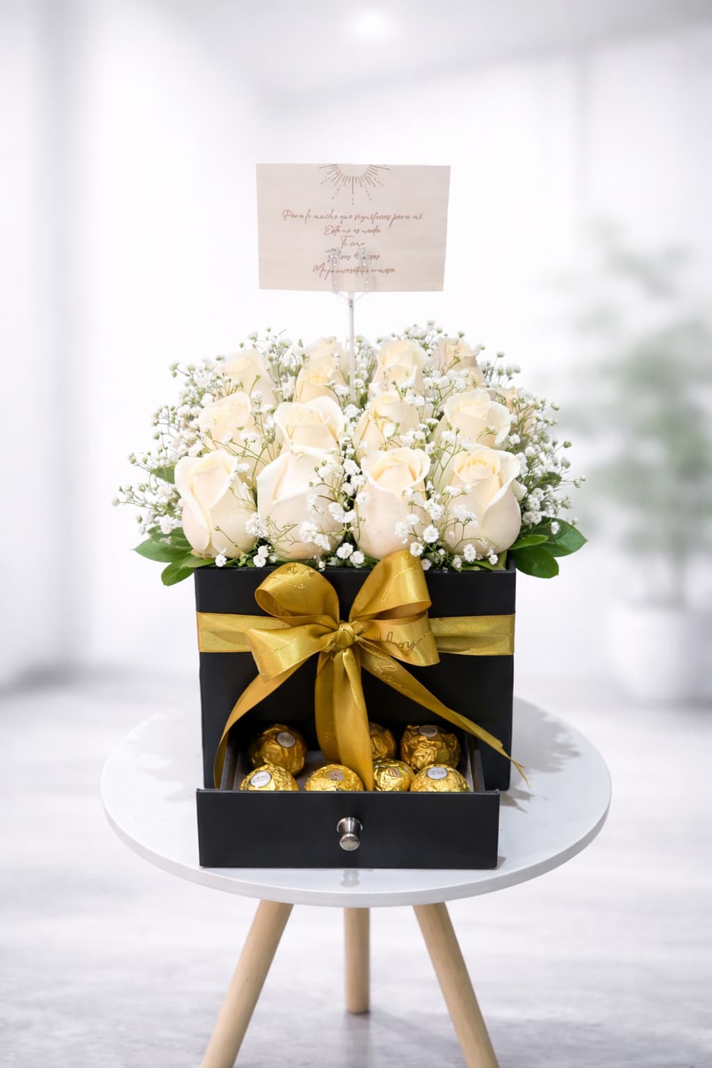 Caja con Baúl 16 Rosas + Chocolates Ferrero