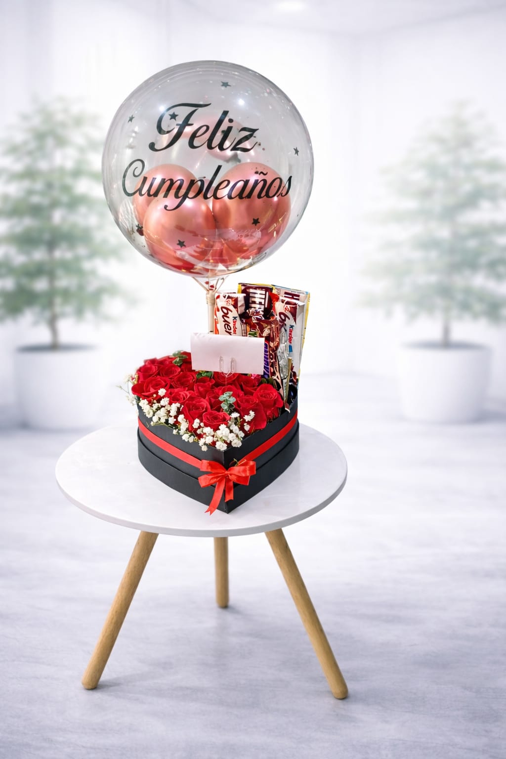Caja Corazón 25 Rosas + Chocolaes Según la Imagen