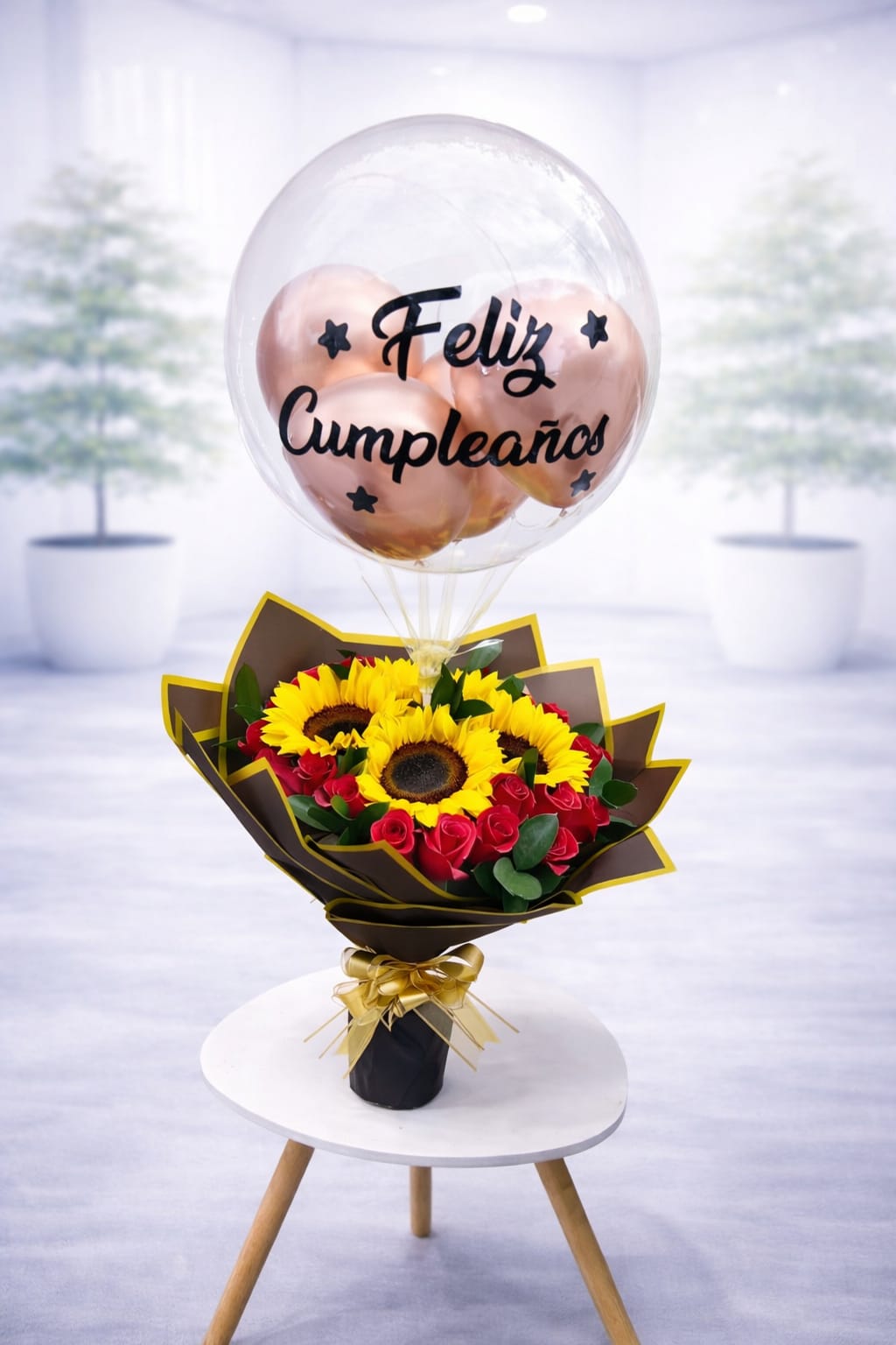 Bouquet 25 Rosas + 4 Girasoles con Globo Personalizado